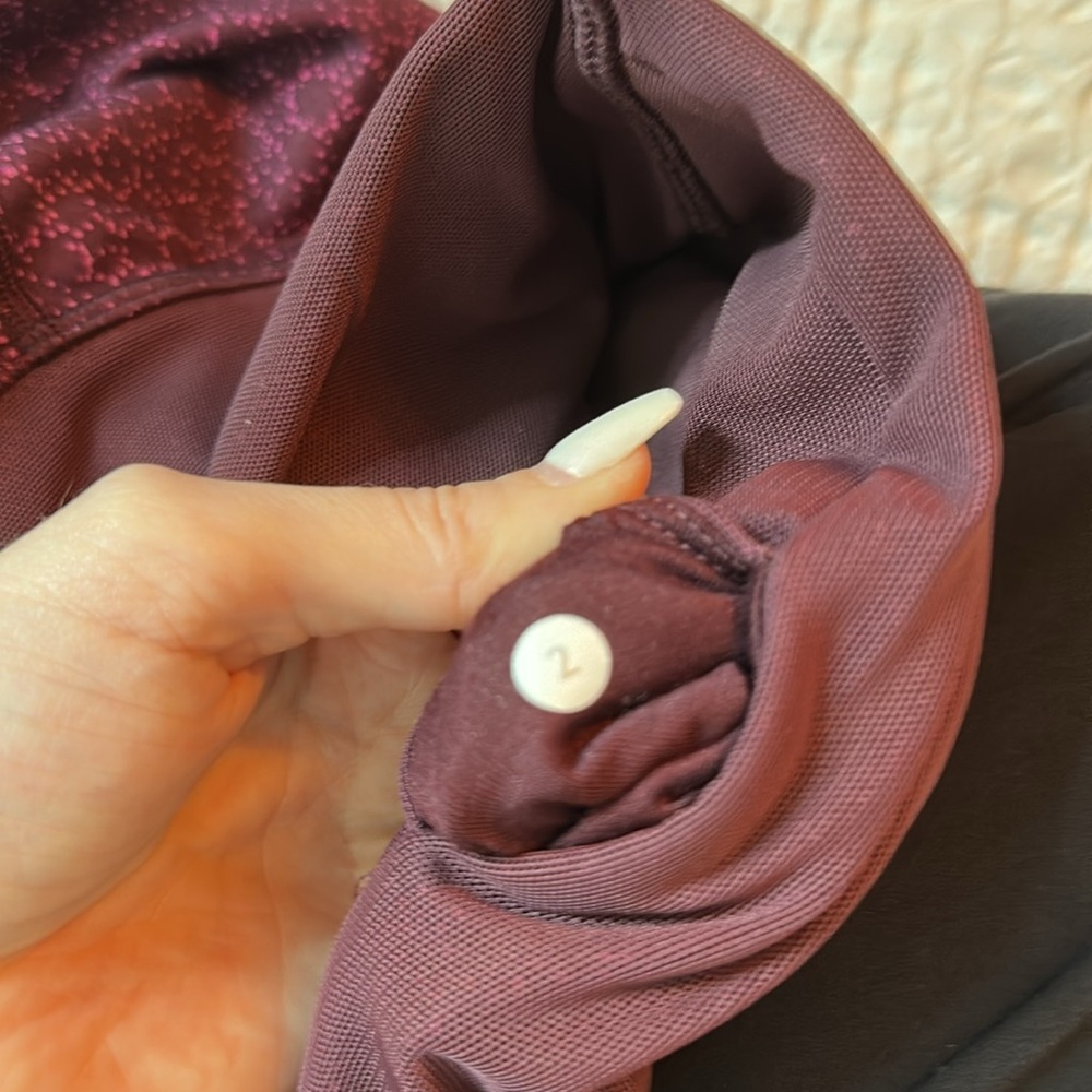 157. Lululemon Sweaty Endeavor Tight
Star Pixel Raspberry Bordeaux Drama - Picture 12 of 12
